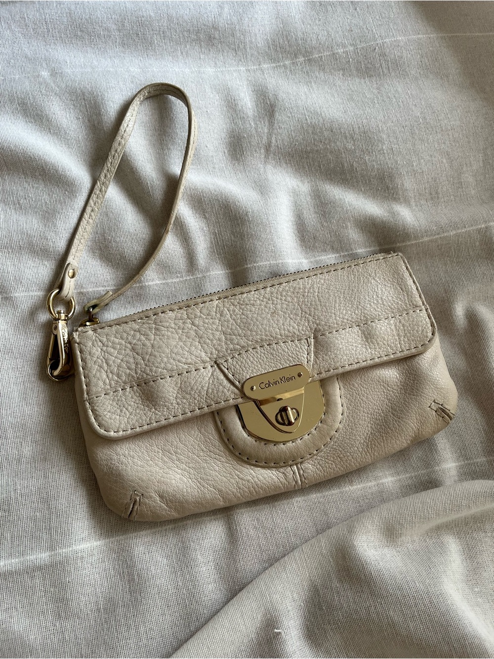 Calvin Klein Clutch Purse🦢💛🍨